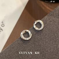 Cui Yan S925 Sterling Silver Mobius Strip Stud Earrings for Women - Simple and Versatile Korean Style.