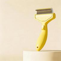 Pet Hair Removal Comb Curved Stainless Steel Teeth for Dogs Cats Detangling Brush for Long Thick Hair Professional Grooming Tool geltona