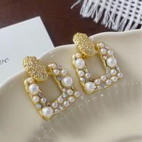 Retro Geometric Pearl Earrings: Luxurious, Unique High-End Studs for Women