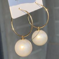 Retro Hong Kong Pearl Hoop Earrings: Unique, Minimalist European & American Style for Women R0001