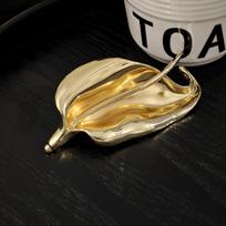 Elegant Irregular Leaf Brooch - Versatile High-Class Suit Pin auksas