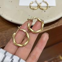 Women’s French Matte Gold Round Cable Earrings: Elegant, Retro, Versatile Design