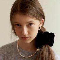 Velvet Pearl Hair Scrunchie_HB0101 black