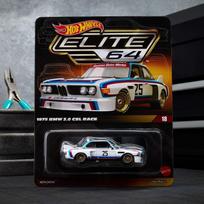 Hot Wheels Elite 64 Modeliukas 1975 BMW 3.0 CSL Race white (yra Sandėlyje)