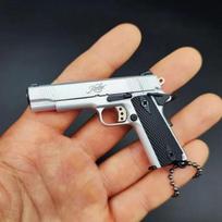 Mini metalinio ginklo modelis Mastelis 1:3 1911 modelio mini raktų pakabukas Metalinis modelis Žaislinis pistoletas Žaidimų žaislas Vaikų simuliacinis pistoletas Dovana