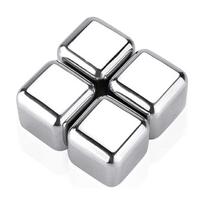 Daugkartinio naudojimo nerūdijančio plieno viskio ledo kubeliai Viskio šaldymo metaliniai vėsinantys akmenys 4 cubes sidabras