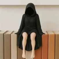 Black Robe Gothic Black Robe Queen Figure PLA Sitting Pose Bookshelf Sculpture Handmade Gothic Style Desktop Ornaments 8CM