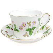 Wedgwood Wild Strawberry Teacup Delphi & Saucer, [Used] raudona