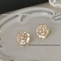 Camellia 3D Earrings with Freshwater High-Luster Manto Beads, 3mm Versatile Style, Perfect Gift for Women 3mm auksas
