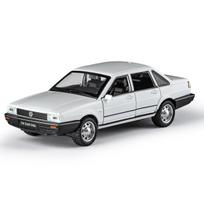 1/32 Volkswagen Santana lydinio metalo liejimo modelis Automobilis Klasikinės sentimentų kolekcijos Dekoratyviniai papuošalai Gimtadienio dovanos su berniuku balta