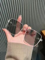 Unisex Photochromic Anti-Blue Light Glasses: Large Square Frame with Natural Slimming Effect and Color-Changing Lenses
