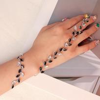 Metal Inlay Leaf Cubic Zircon Hand Palm Bracelet Rhinestones Bridal Wedding Bangle  Wedding juoda balta spalva
