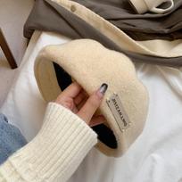 Metal Logo Beret Hat Woolen Warm Large Head Circumference Wild Peaked Cap Face Slimming Reversing Painter Hat Winter smėlis