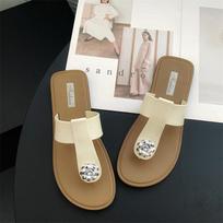 Stylish black thong sandals with rhinestone flower decorations, perfect for casual beach outfits. 36-37