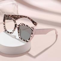 Leopard Print Color-Changing Anti-Blue Light Glasses with Contrasting Frames for a Stylish European & American Look