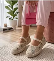 Moteriškos espadrilės su siuvinėtomis gėlėmis