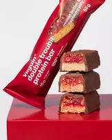 Double Trouble Protein Bar Peanut Butter Raspberry Jelly – Baltyminis batonėlis su žemės riešutų sviestu ir aviečių uogiene | Vilgain | 55 g