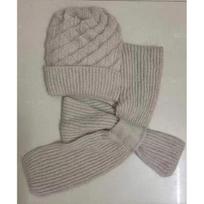 Moterų rudens/žiemos voverės vilnos kepurė su skara, ausų apsauga ir sagtimi. Pineapple scarf set, One Size
