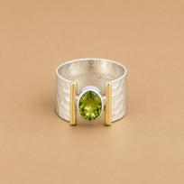 925 Sterling Silver Peridot Ring, Hammered Wide Band Statement Ring, Green Gemstone Ring, Two Tone Silver Ring 4 sidabras