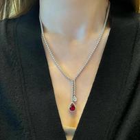 Elegant Versatile Ruby Necklace for Women - Pomegranate Red Clavicle Chain, Light Luxury Accessory