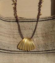 Fashionable Palm Leaf Woven Rope Pendant Necklace for Women - Casual and Versatile Design
