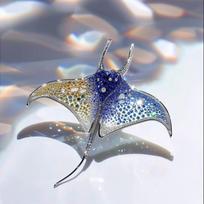 Bo Xin Yun Manta Ray Brooch: Rhinestone-Embellished, Unique Gift.