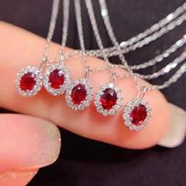 Elegant Pigeon's Blood Ruby Necklace: Versatile Light Luxury Clavicle Chain for Women