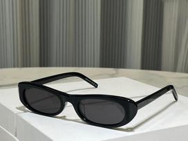 Kendall Hailey Style Women's Small Frame Sunglasses, UV Protection, European-American Design (M557). 1 juoda