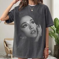 Ariana Grande Vintažinis Portretas Marškinėliai Retro Ariana Grande Gerbėjo Marškinėliai Vasariniai Unisex ir Moteriški Laisvi ir Kvėpuojantys Marškinėliai Viršus S gray