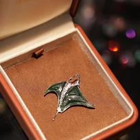 Bo Xin Yun Manta Ray Brooch: Luxurious Ocean Series Lapel Pin, Perfect for Holidays.