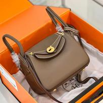 Leather light luxury first layer cowhide portable simple bag high fashion messenger doctor mini shoulder bag upgraded gold buckle size: 19*9*12 red