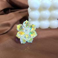 Exquisite Three-Dimensional Dazzling Flower Ring for Women: Luxurious and Unique Statement Jewelry geltona