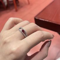 Elegant Pigeon Blood Ruby Diamond Ring: Elevates Style & Brightens Complexion with a High-End Touch stilius 2 spalva