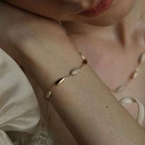 French Elegant High-End Clavicle Choker: Light Luxury Women's Necklace with Niche Design apyrankės spalva