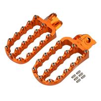 For KTM 690 Enduro/R 690 SMC R 19-2025 Motorcycle Footpegs FootRest Footpegs Rests For Husqvarna 701 Enduro/Supermoto GASGAS 700 oranžinė