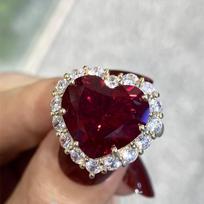 European Women's Adjustable Ruby Peach Heart Ring - High-End Fashion Accessory