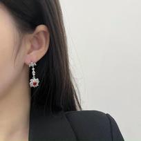 Elegance Ruby Red Ring & Zircon Stud Earrings Set for Women auskarų spalva