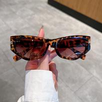 KAMMPT Vintage Cat Eye Sunglasses New in Fashion Gradient Women Black Shades Trendy Chic Luxury Brand Designer Sun Glasses as picture shows