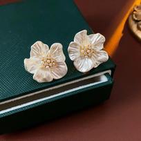 Versatile High-end Floral Earrings 1 pair auksas/balta