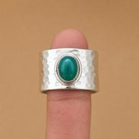 Green Onyx Hammered Silver Ring, Wide Band Statement Ring, Handmade Gemstone Ring, Boho Sterling Silver Jewelry, Minimalist Green Stone Ring 4 sidabras