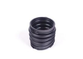 BMW E65 E66 variklio oro įsiurbimo žarna originali 13717541069