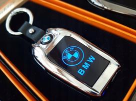 Raktų pakabukas BMW su apšvietimu ir žiebtuvėliu