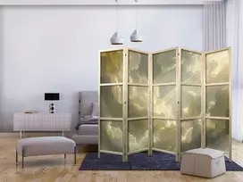 Japoniška kambario pertvara - Užburiantis spalvų žaismas debesų fone