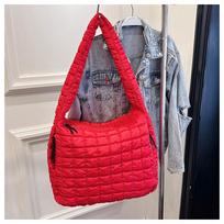 Vibrant Quilted Puffer Shoulder Bag Trendy Lightweight Nyl Crossbody Bag Spacious Soft Stylish for Daily Casual & Chic Outfit raudona