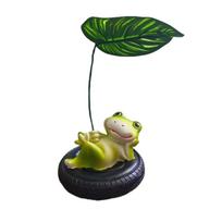 Resin Frog Figurine on Tire Base with Leaf Accent Desktop Ornament Garden Planter Decorative Sculpture for Office Car Stress Relief one size žalia