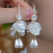 French retro flower petal water drop pearl ear hook, light luxury exaggerated earrings earrings