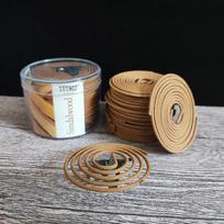 4 valandos 48 signaliniai žiedai Natūralaus sandalmedžio smilkalų spiralės su smilkalais su mini metaliniu smilkalų laikikliu namų kvapui viduje Sandalwood