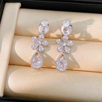 Zircon Flower Water Drop Ear Clips: Elegant, Fashion-Forward Retro Earrings with a Light Luxury Feel.