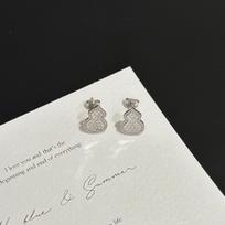 Elegant Chinese-Style Crushed Ice Bing Hulu Earrings: Sweet, Luxurious, Compact, Versatile, High-End Jewelry for Women.