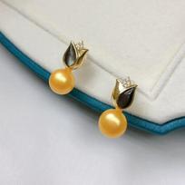 Trendy White Shell & Black Mother-of-Pearl Tulip Stud Earrings: Ideal for Daily or Formal Wear 8-9mm